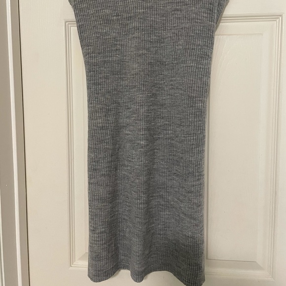 Grey knit sleeveless tunic - Picture 9 of 12